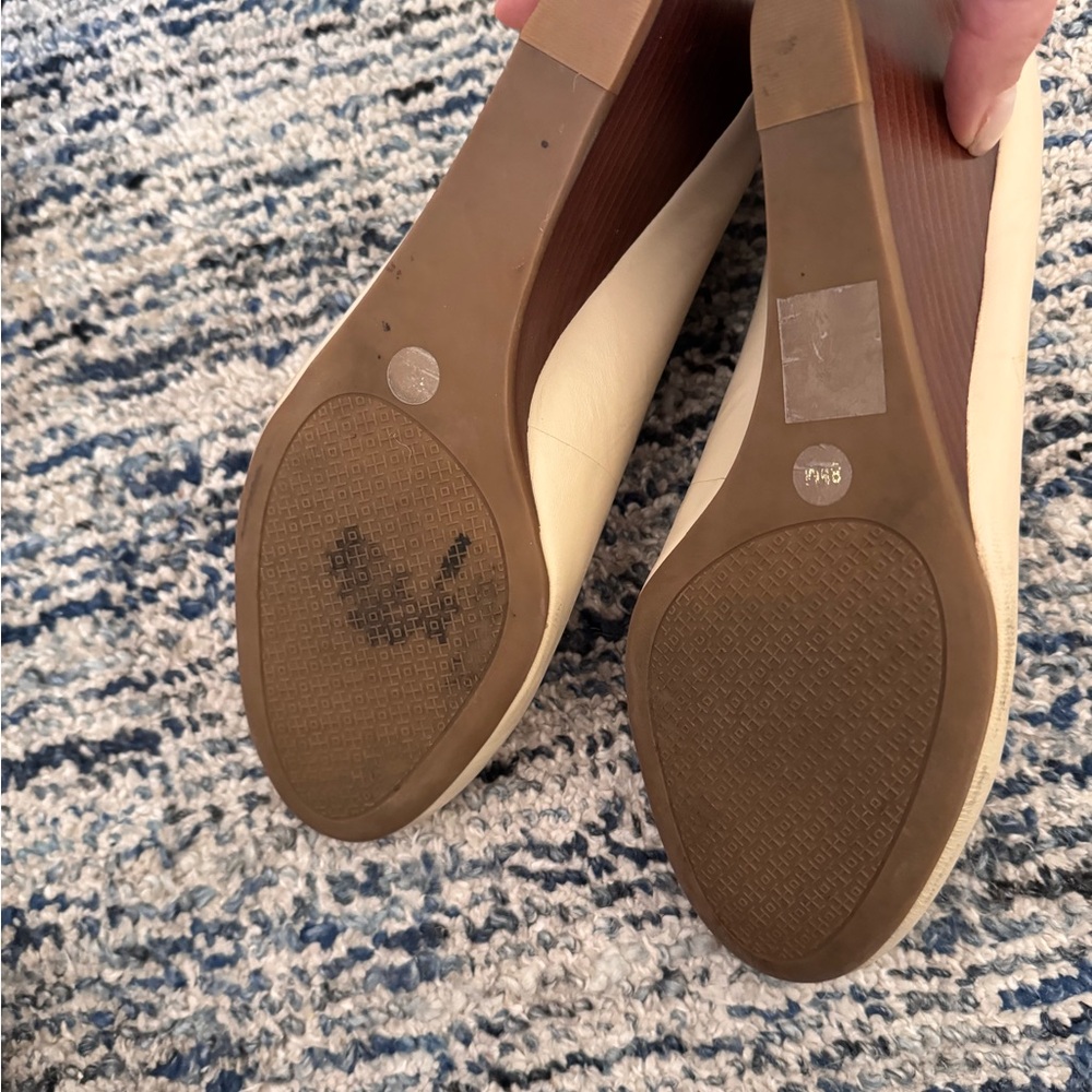 Tory Burch Cream Wedges with Logo Medallion Size 8.5 - Picture 3 of 4